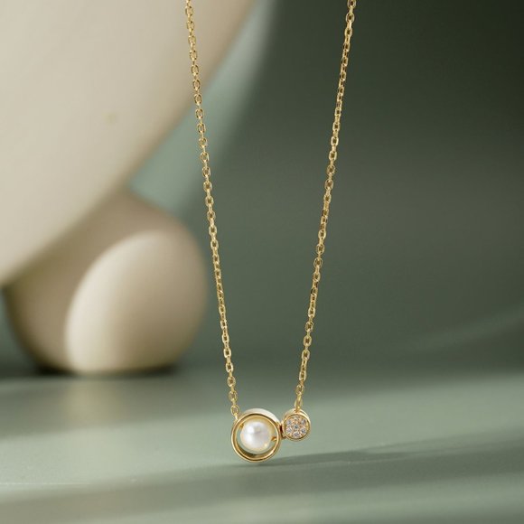 Elegant Pearl Pendant Necklace - Picture 5 of 8